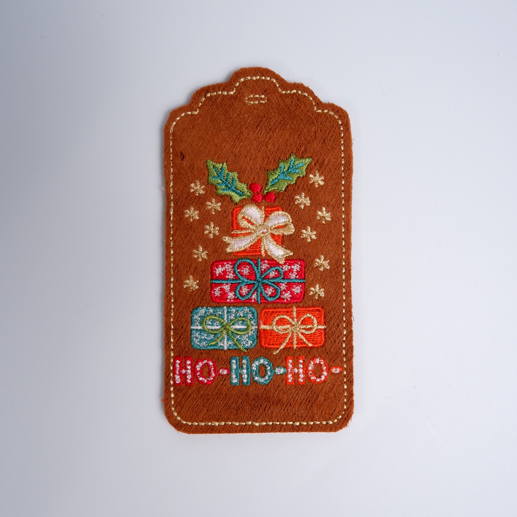 SULKY CHRISTMAS GIFT TAG - PRESENTS
(Bestickter Geschenkeanhänger)