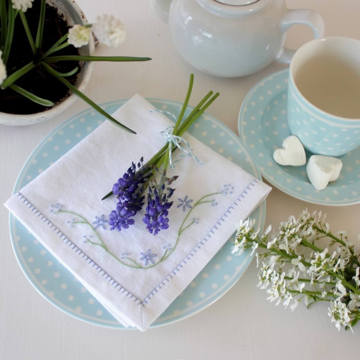 Serviette-gestickt_1200x1200